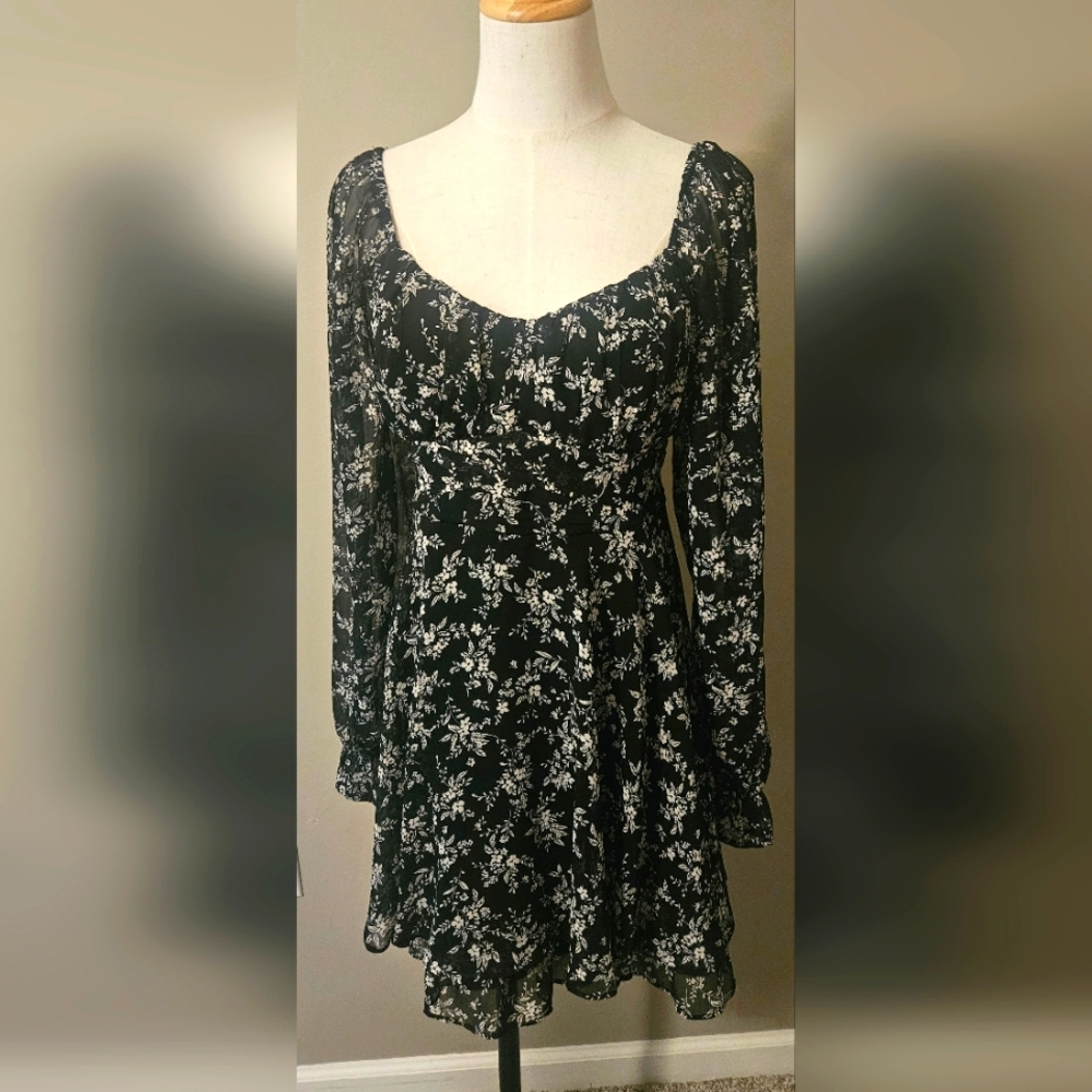 NWT Allison & Kelly V-Neck Sheer Long Sleeve Dress: Black &‎ White Floral: Large